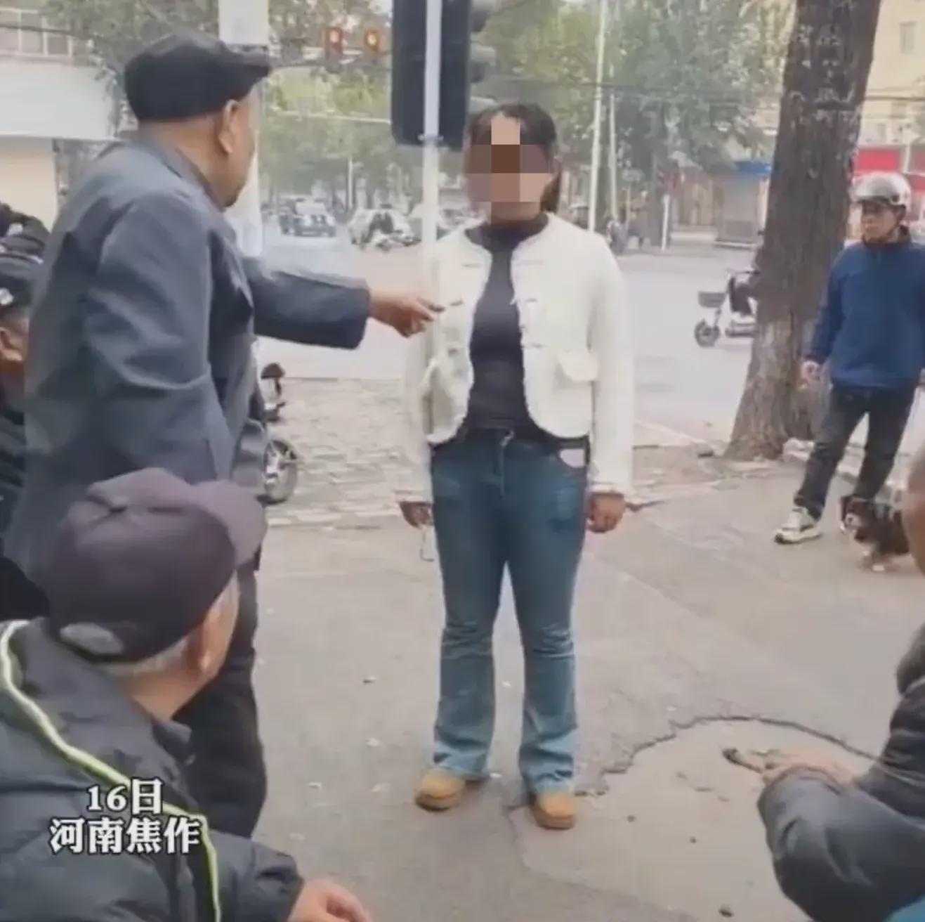 女子劝阻吸烟遭对方追拍辱骂近半小时，社会公德与个人勇气的较量