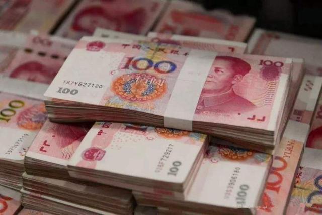 女生高考近700分,不比吃穿比学习 女生高考近700分,不比吃穿比学习