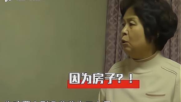 阿姨称两套房都写儿媳名却被赶出家门，家庭财产与亲情的纠葛