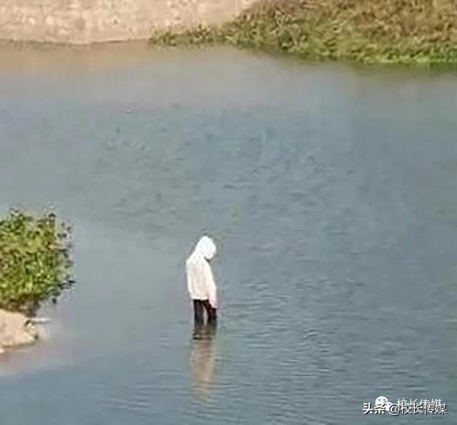 安徽一高考生因没考好跳河？不实