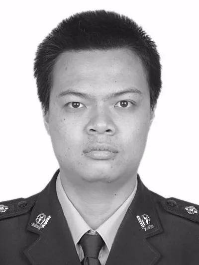 牺牲民警，倒下前还在保护群众