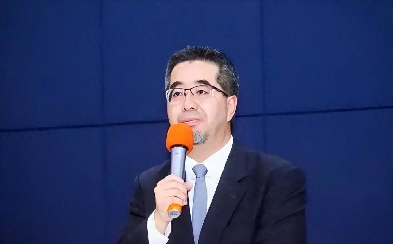 萧旭岑，2028年，蓝白合的曙光