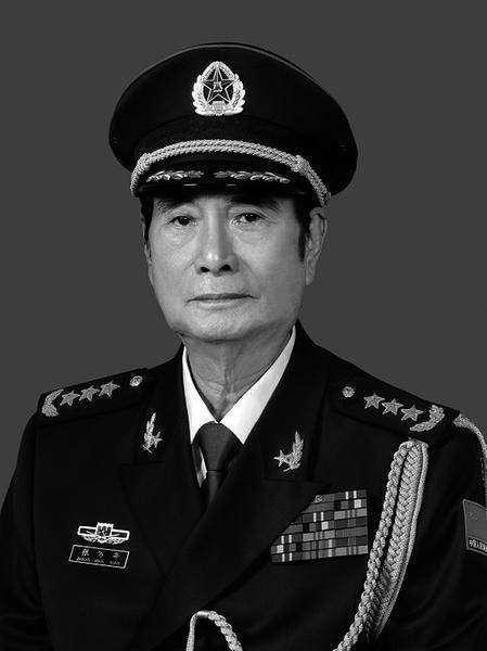 海军上校方明执行飞行训练任务时牺牲