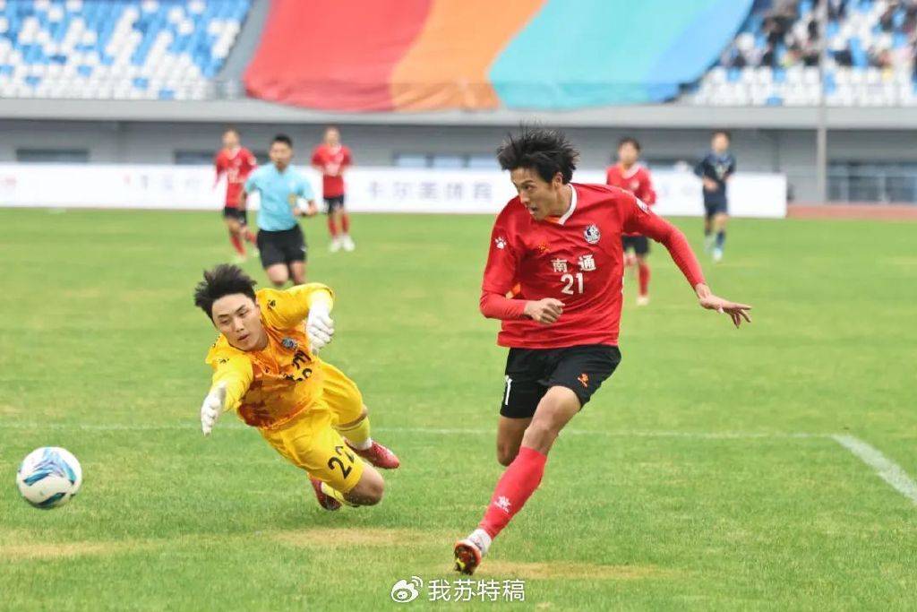苏超，宿迁队4-2送无锡队首败——一场激情四溢的足球对决