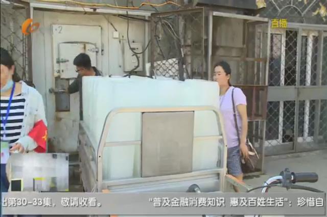 制冰厂日产2000块冰块秒售空 制冰厂日产2000块冰块秒售空