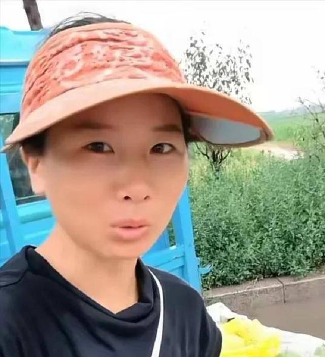 女子离婚7年后，儿子带着行李千里寻母