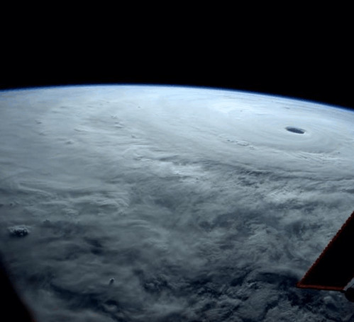从太空看超强台风巴威风眼，一场自然力量的壮丽与震撼