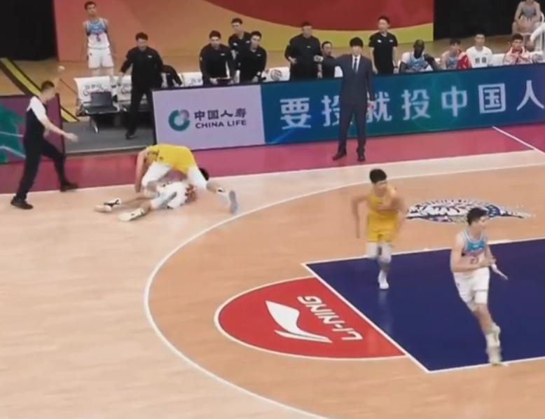 CBA几个违体停赛一场？这规则到底怎么算的，我给你盘盘清楚