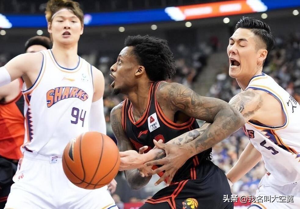 NBA季后赛消息，当热血撞上现实，每一场都是拼出来的故事