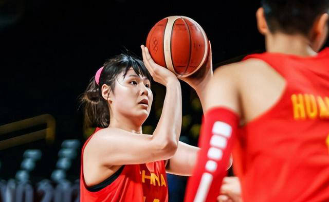 奥运会中国女篮最新名单，这些姑娘凭啥能站上巴黎奥运赛场？