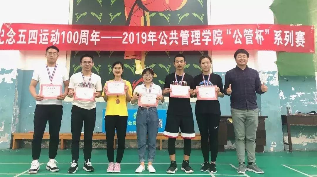 羽毛球规则介绍英语，从菜鸟到看懂比赛的实用指南