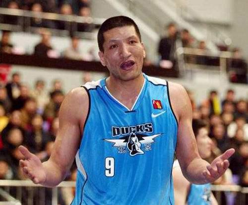 王治郅拿过NBA总冠军戒指吗？这事得掰扯清楚