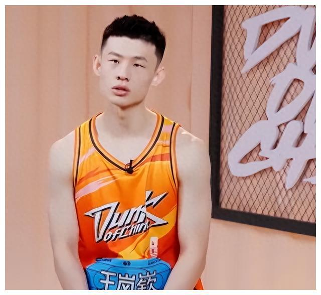 黎伊扬和王岚嵚能力对比，两个大脑的篮球对话